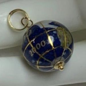 VTG  14k Yellow Gold Gemstone Earth Globe Pendant With The Inscription Year 2000